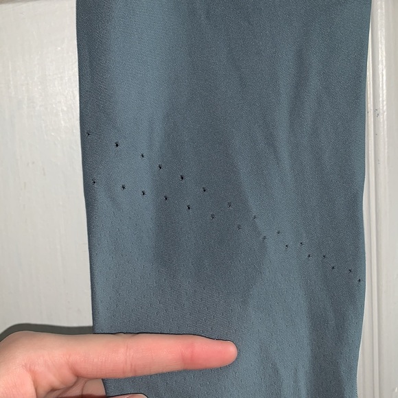 Grey lululemon leggings size 4 - Picture 2 of 4